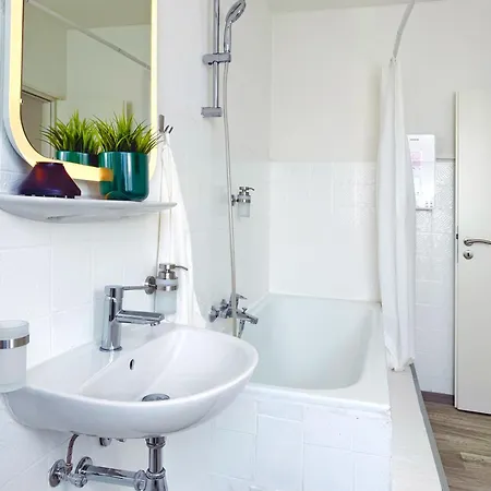 Apartment Modernes 2 4 Personen Naehe Hbf Messe Duesseldorf *