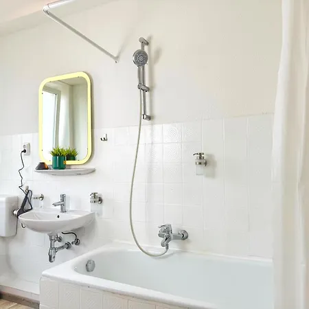 Apartment Modernes 2 4 Personen Naehe Hbf Messe Duesseldorf *